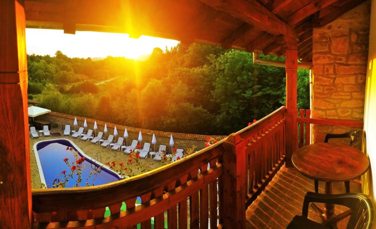 Yakovtsi Inn Екстер'єр фото