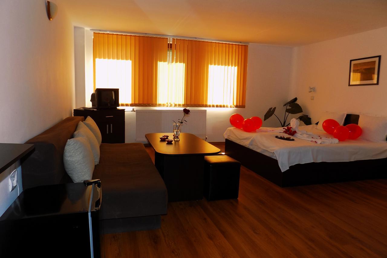 Yakovtsi Inn Екстер'єр фото