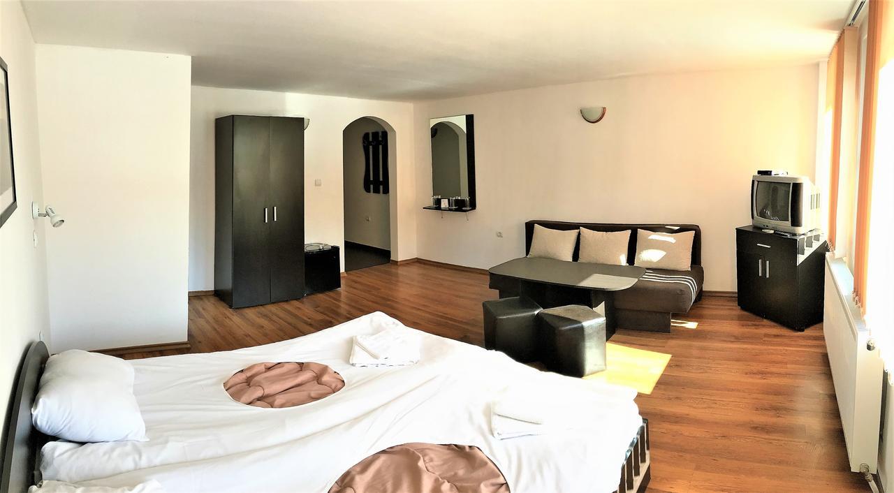 Yakovtsi Inn Екстер'єр фото