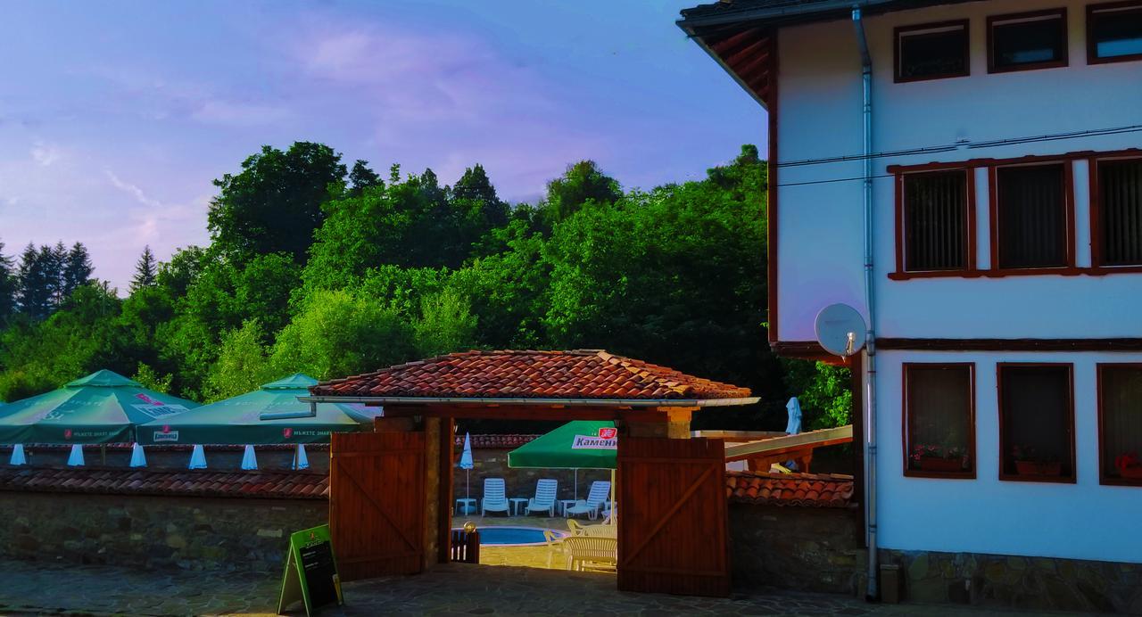 Yakovtsi Inn Екстер'єр фото