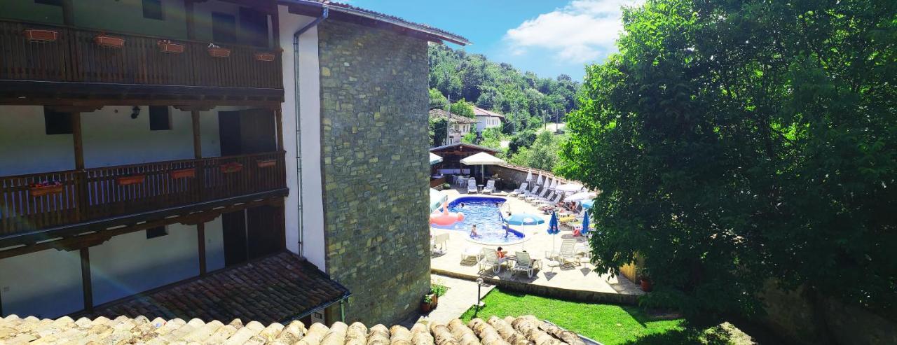 Yakovtsi Inn Екстер'єр фото