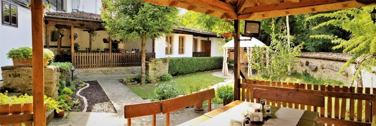 Yakovtsi Inn Екстер'єр фото