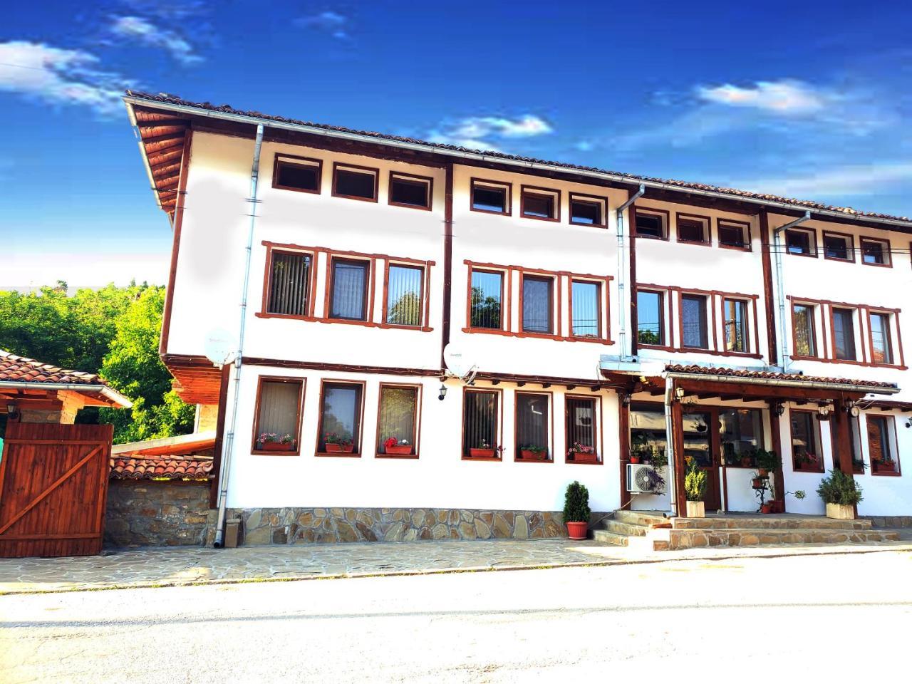 Yakovtsi Inn Екстер'єр фото